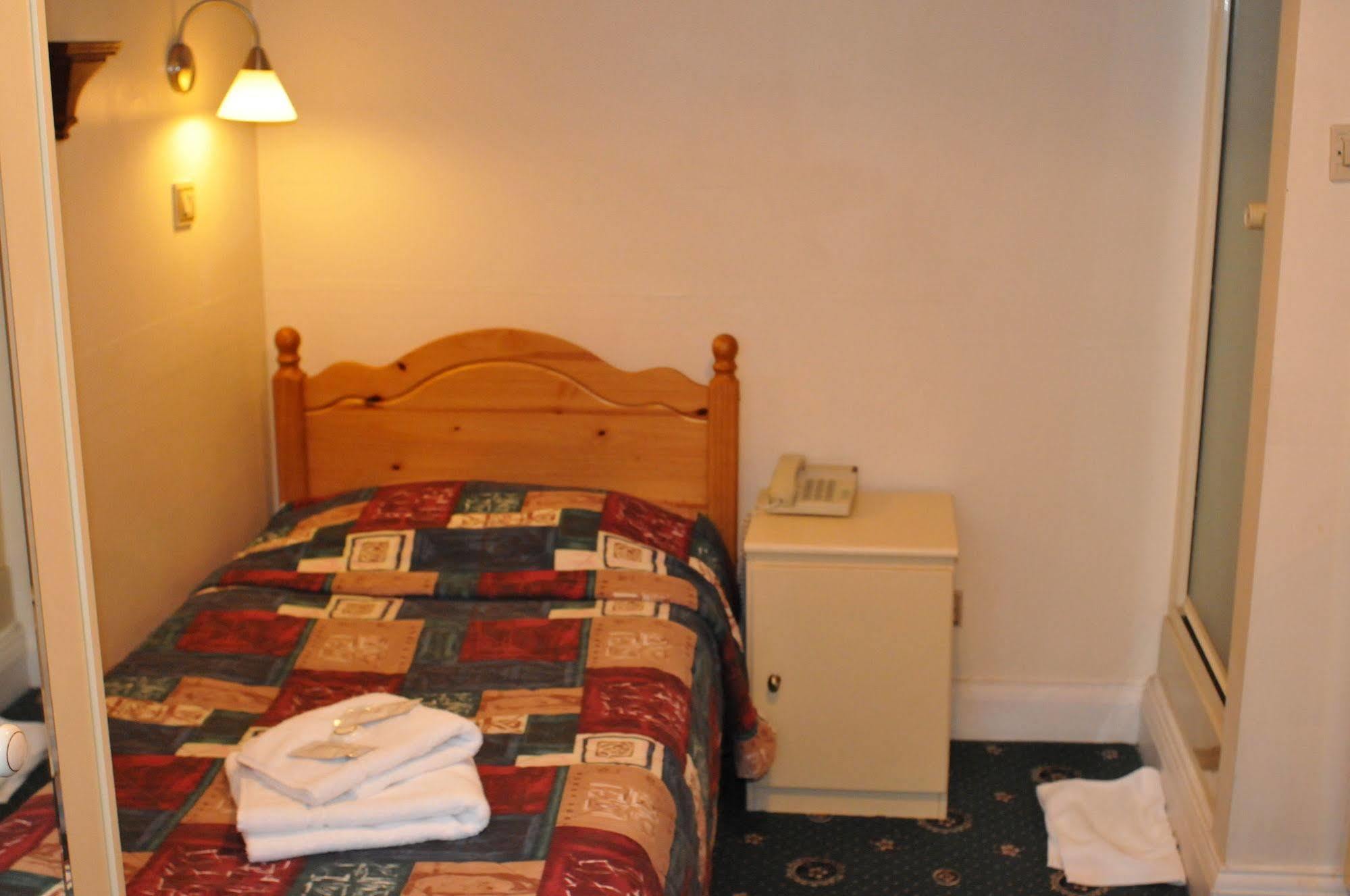Oyo Ridgeway Hotel Chingford Buitenkant foto