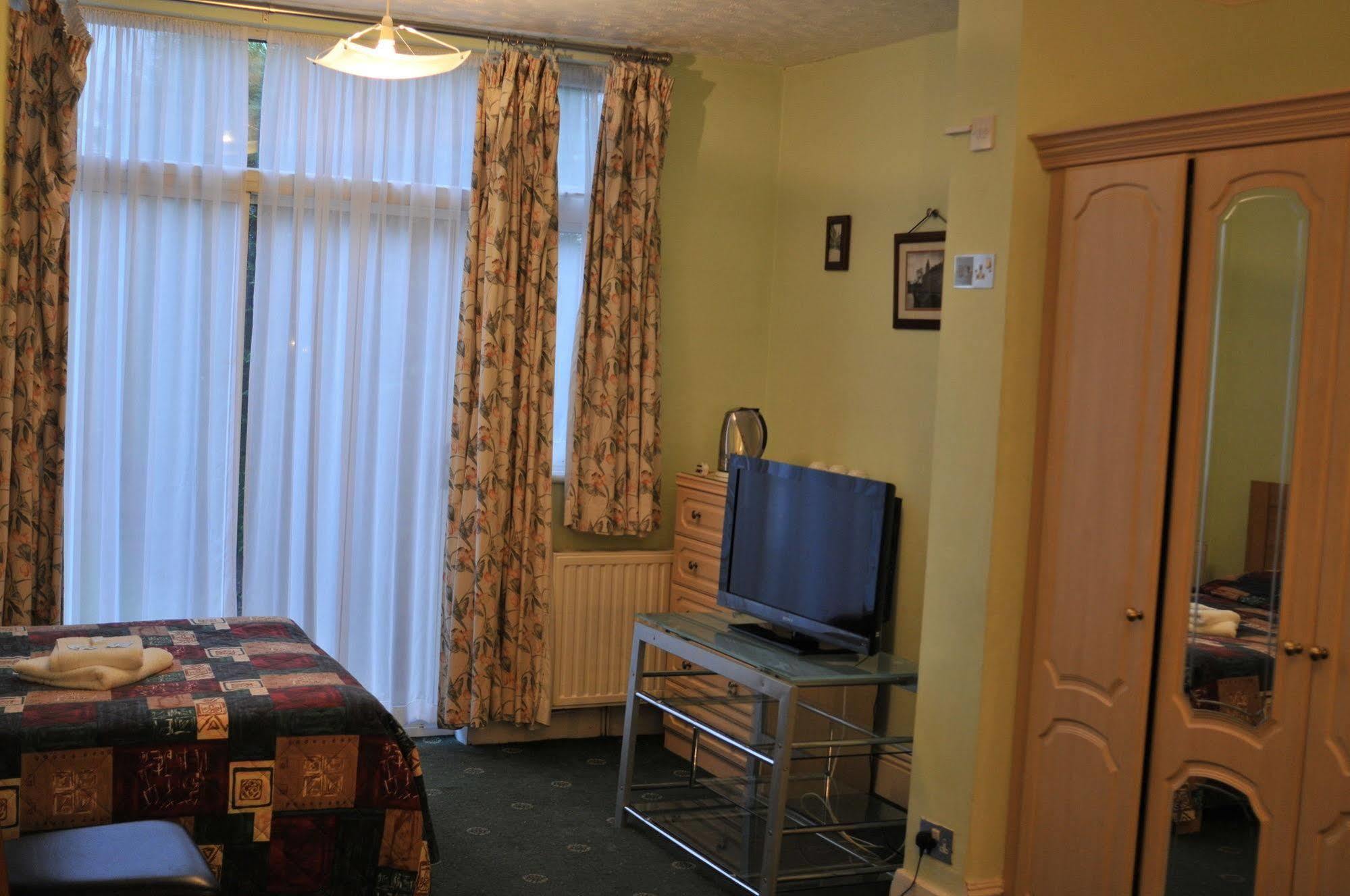 Oyo Ridgeway Hotel Chingford Buitenkant foto