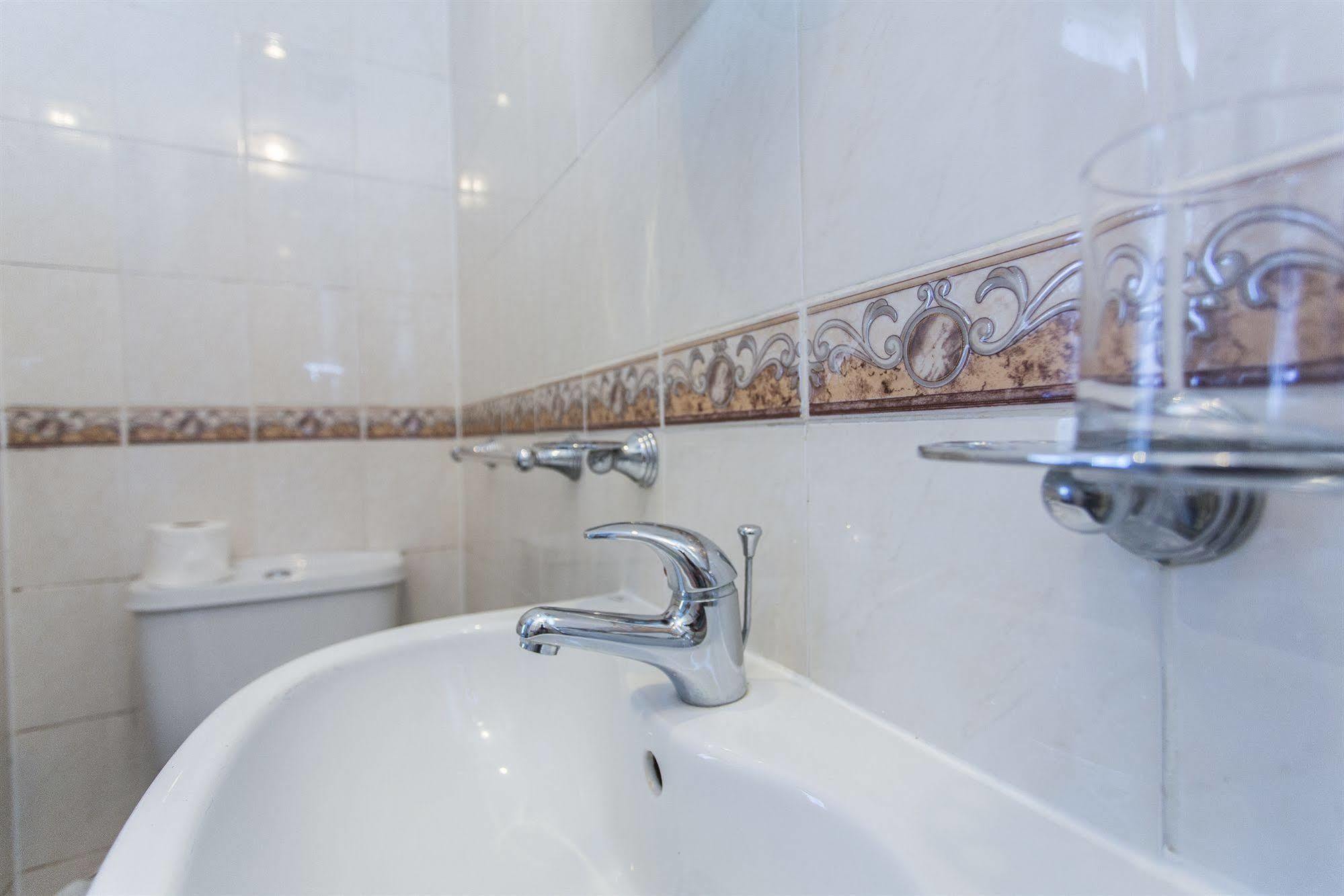 Oyo Ridgeway Hotel Chingford Buitenkant foto